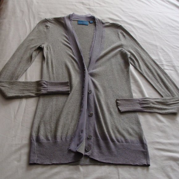 SIMPLEY VERA VERA WANG Light Gray & Lilac CHFFON Trim CARDIGAN Sweater Sz SMALL - Picture 1 of 7
